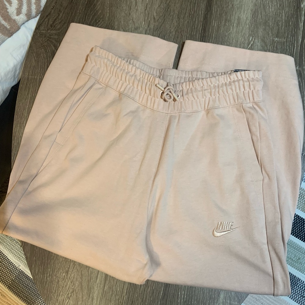 Nike Loose Fit High-Rise Wide-Leg Jersey Capri Pant in Peachy Sz. Small NWT